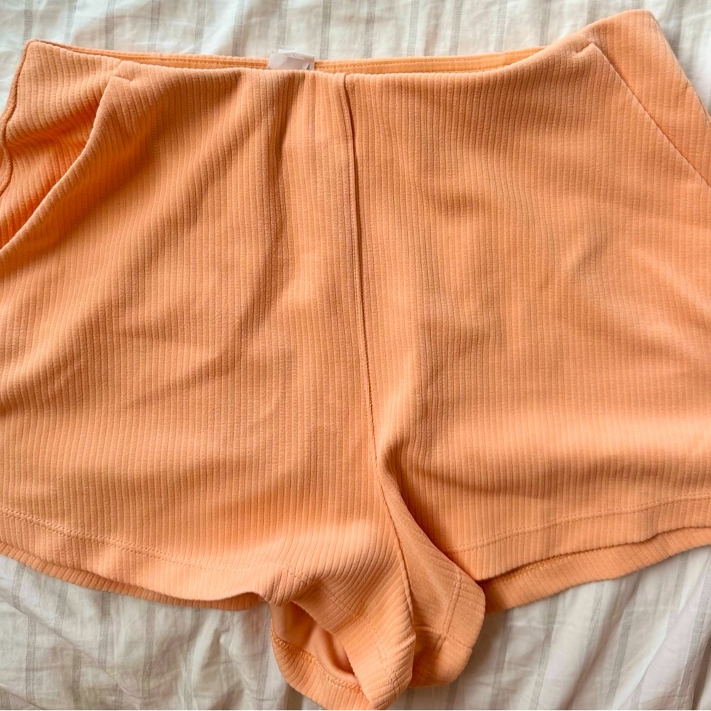 Lululemon Softstreme High Rise Short in ‘Peach Bellini’ Sz 8